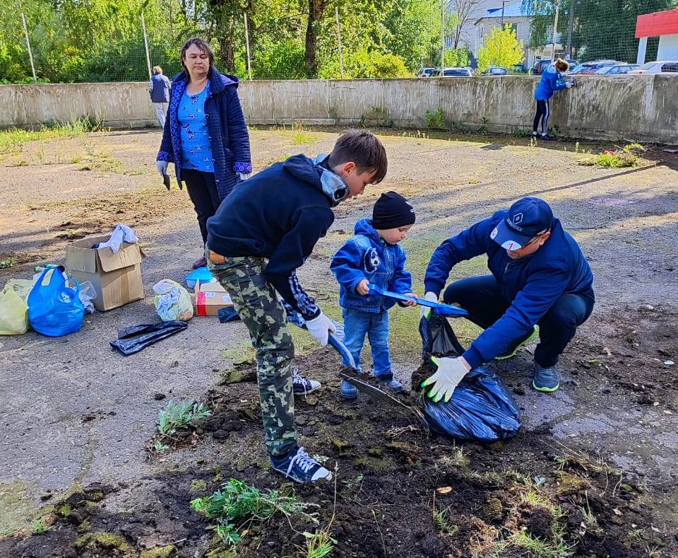 В Твери совместными усилиями жителей и депутатов модернизировали  хоккейный корт