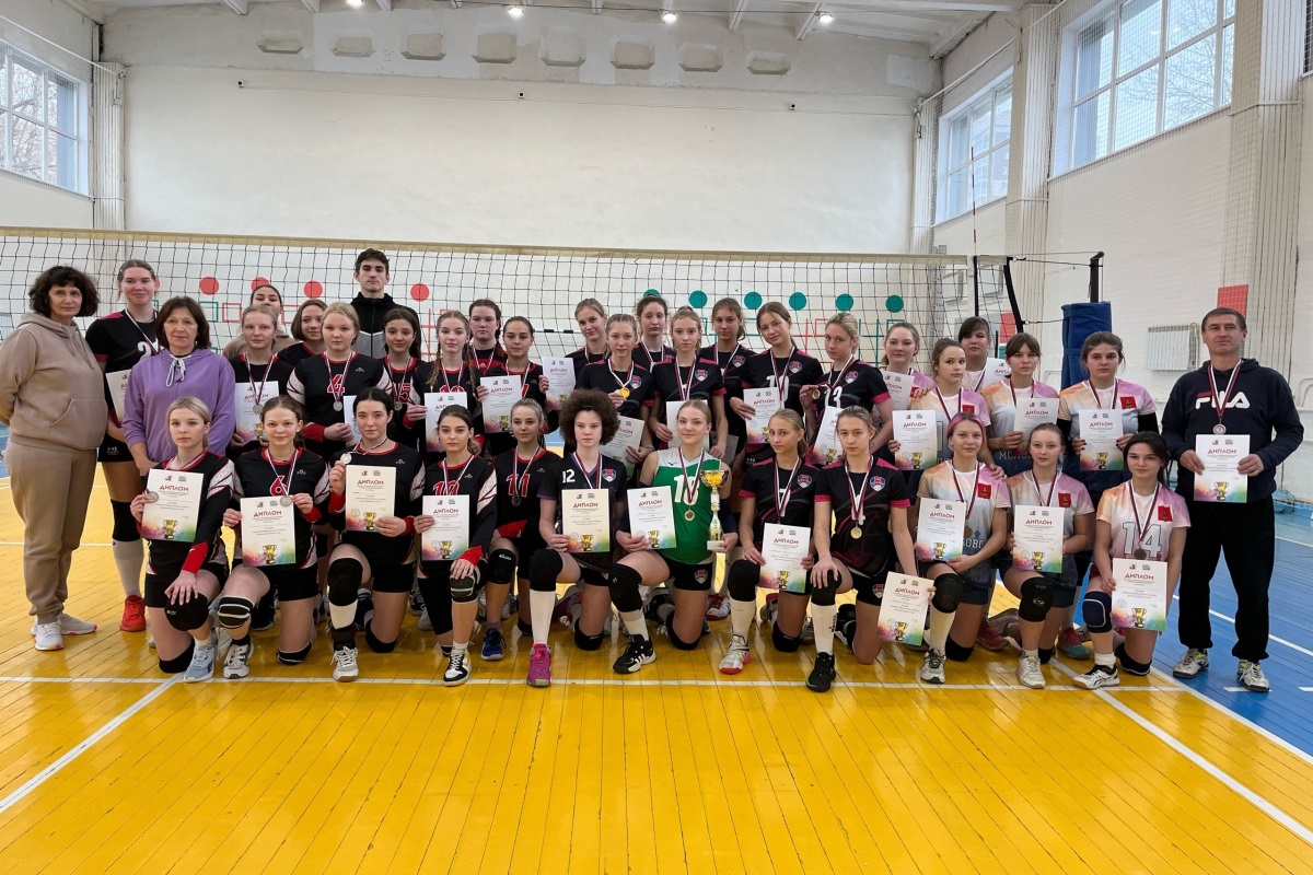 12 девичьих команд сразились за награды первенства Тверской области по волейболу