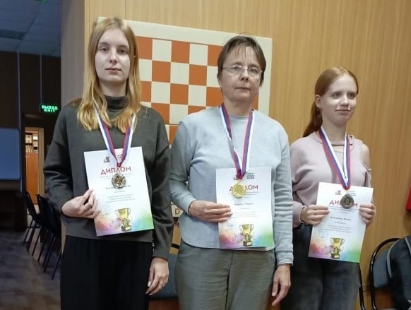 Впервые в истории! На чемпионате Тверской области по шашкам у мужчин вручены две золотые медали