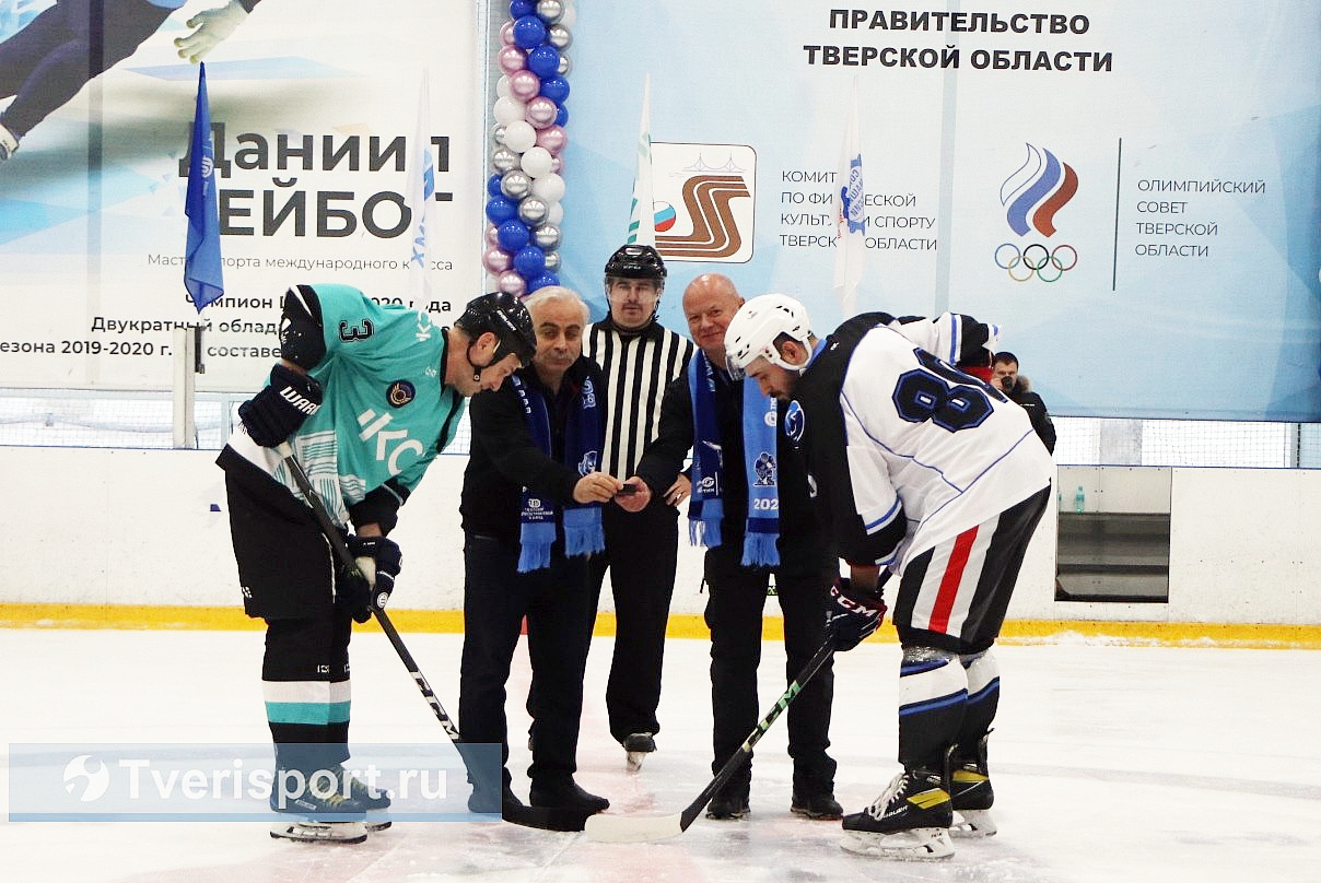 Объяснение в любви и другие сюрпризы: в Твери прошел Новогодний турнир по хоккею на Кубок «ТМХ»