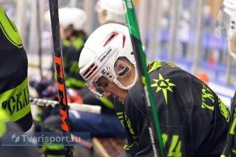 Тверские хоккеисты в матче с  «Перцами PRO» больше периода провели в меньшинстве