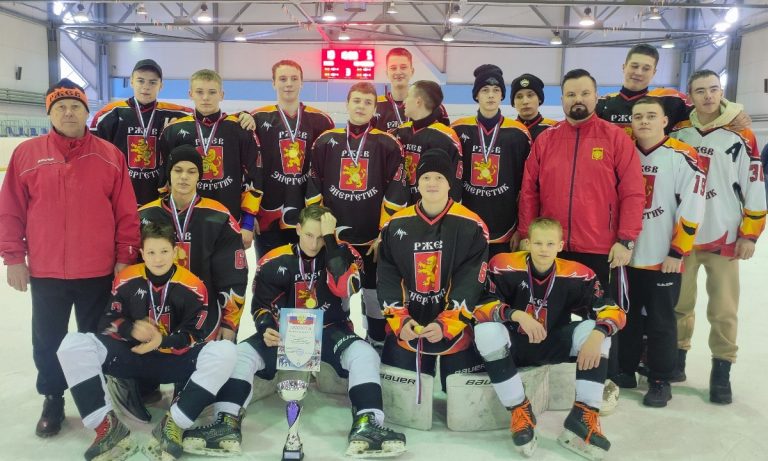 Хоккеисты Ржева завоевали золото регионального этапа «Золотой шайбы»