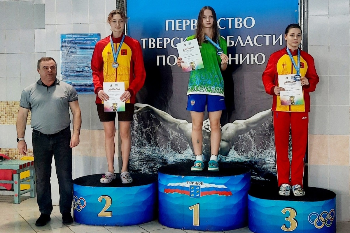 14-летняя школьница установила новый рекорд Тверской области по плаванию