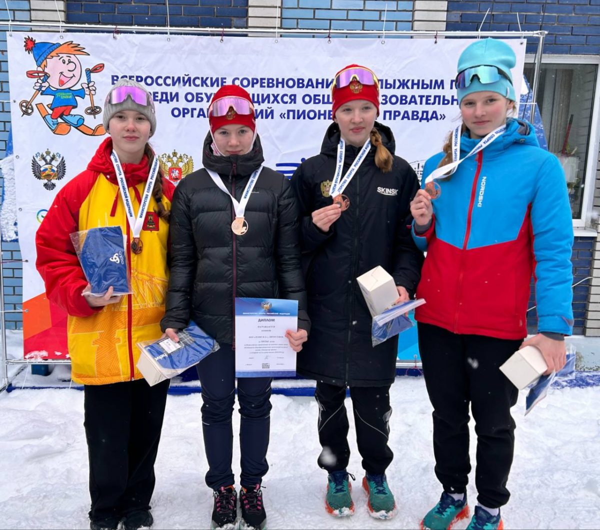 Без Непряевых не обошлось: тверские лыжники стали призерами легендарной «Пионерки»