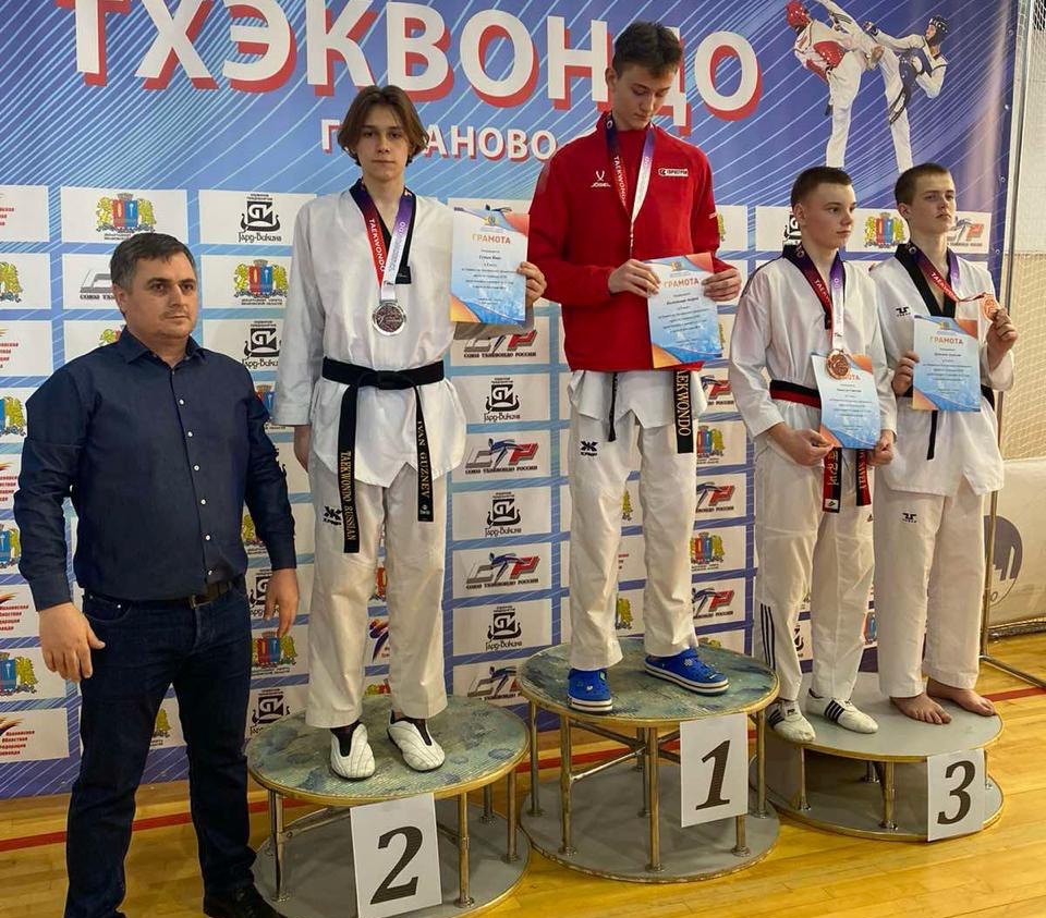 Тхэквондисты Тверской области завоевали пять медалей на первенстве ЦФО