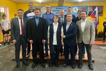 Руководители федерации тяжелой атлетики России подарили штангистам Бежецка инвентарь для новых рекордов