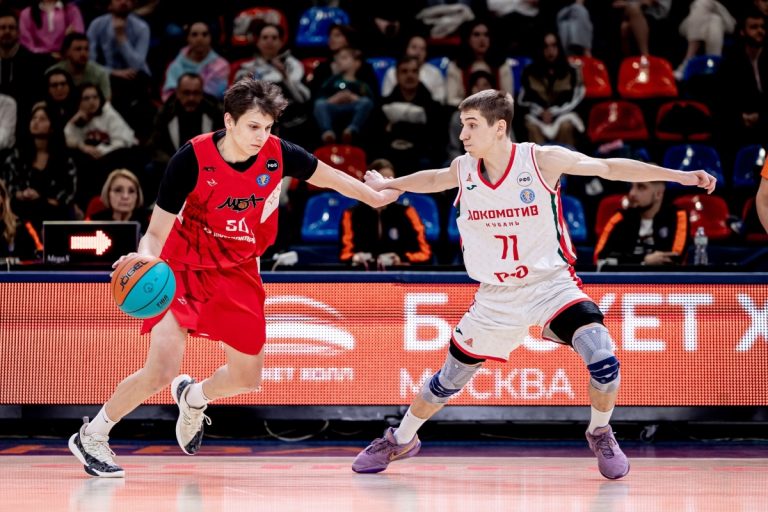 Семен, гордимся! Баскетболист из Твери впервые стал призером Единой Молодежной Лиги ВТБ
