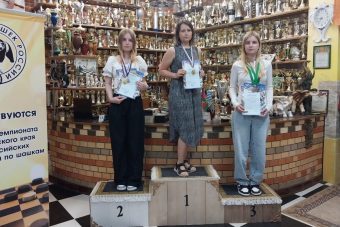 Девять медалей на троих: тверичанки успешно выступили на всероссийском турнире по шашкам