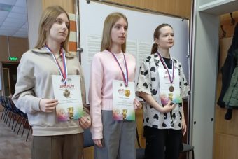 Отец и дочь стали чемпионами Тверской области по стоклеточным шашкам