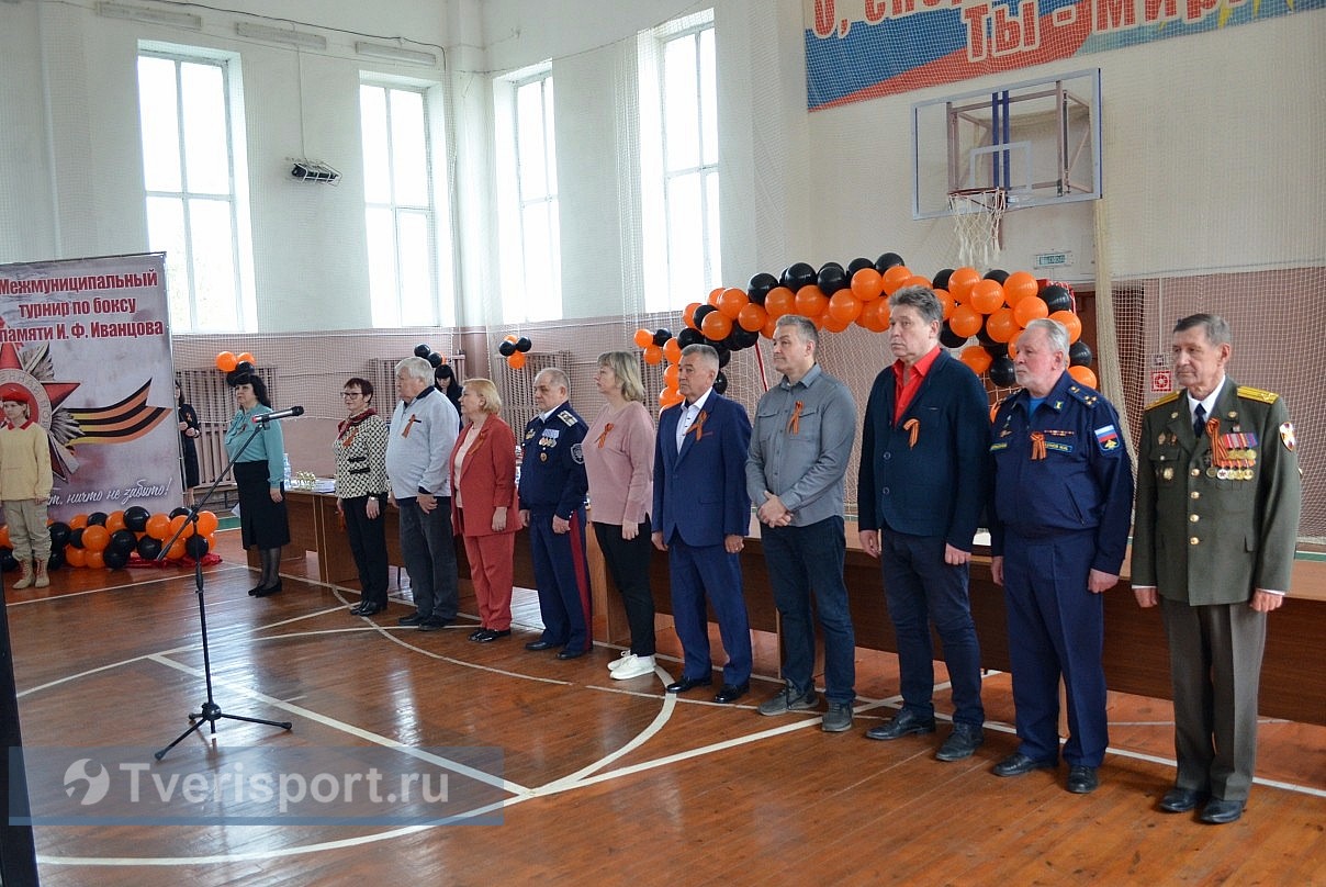 В Тверской области боксеры в честь 80-летия Победы сразились на юбилейном ринге