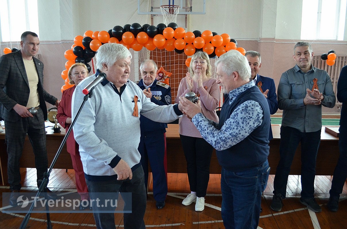 В Тверской области боксеры в честь 80-летия Победы сразились на юбилейном ринге