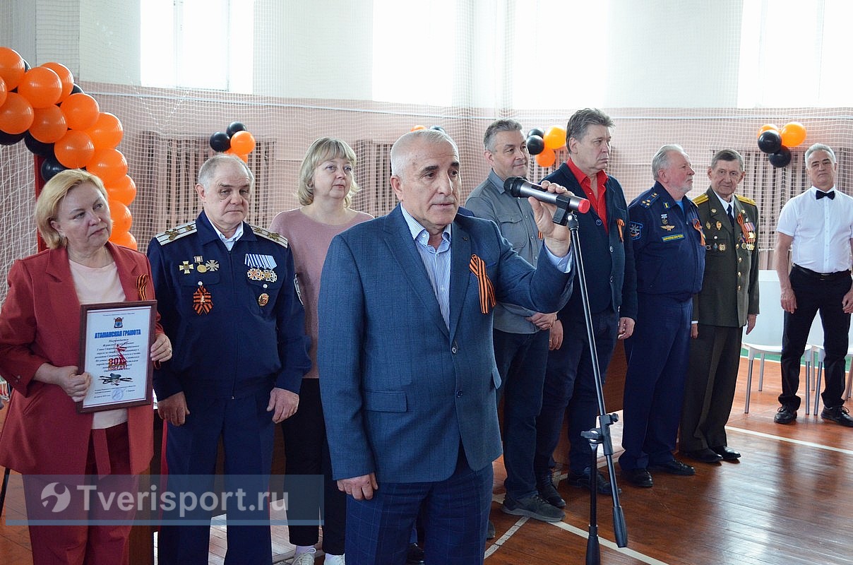 В Тверской области боксеры в честь 80-летия Победы сразились на юбилейном ринге