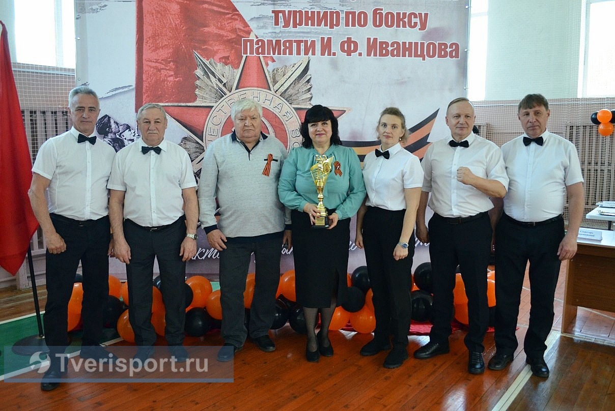 В Тверской области боксеры в честь 80-летия Победы сразились на юбилейном ринге