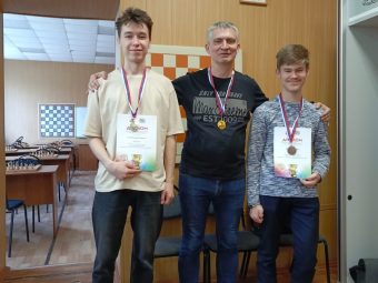 Отец и дочь оформили золотой дубль на чемпионате Тверской области по стоклеточным шашкам