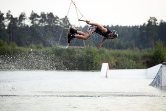 Названы победители первого в истории чемпионата Тверской области по вейкбордингу
