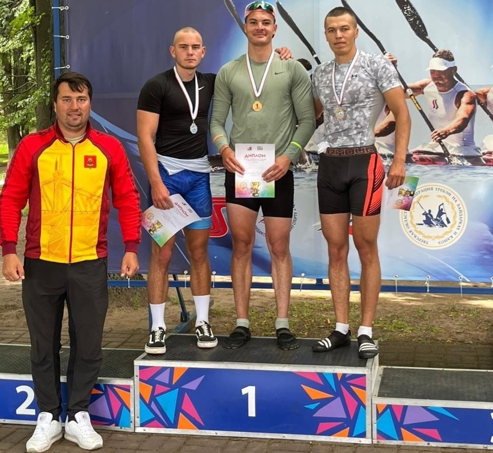 В Твери чемпион мира завоевал два золота из трех на соревнованиях по гребле
