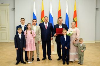 Игорь Руденя вручил орден родителям  юных спортсменов
