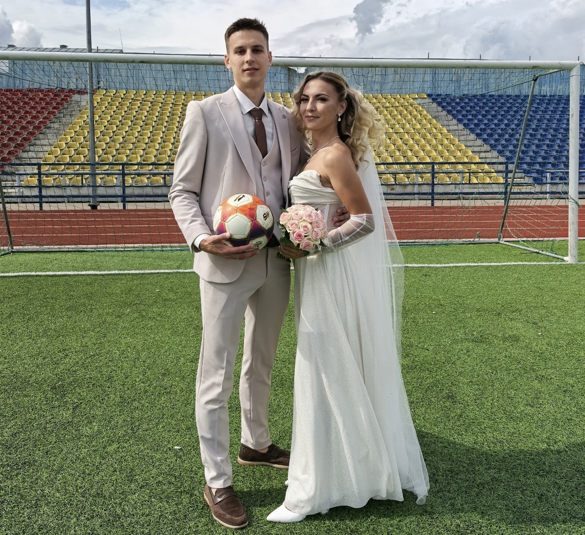 Познакомились на тренировке: известная тверская футболистка вышла замуж