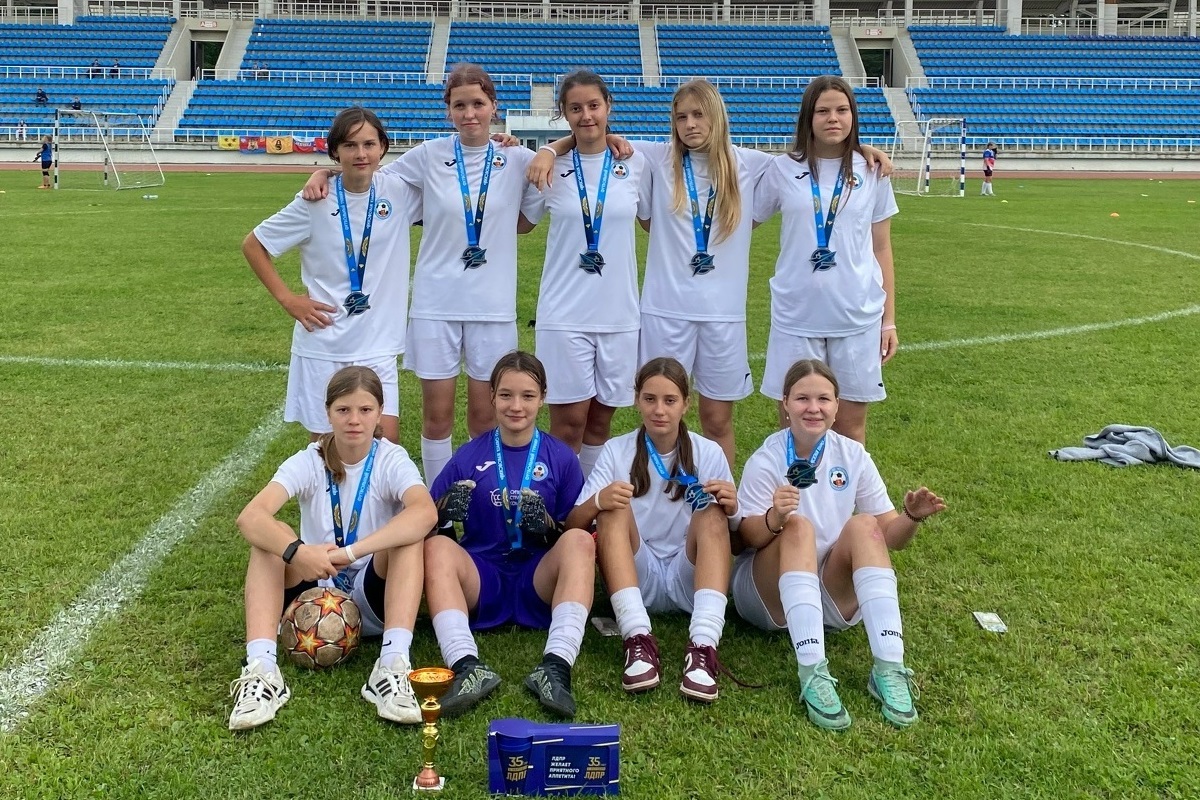 Юные футболистки Твери завоевали награды на межрегиональном турнире