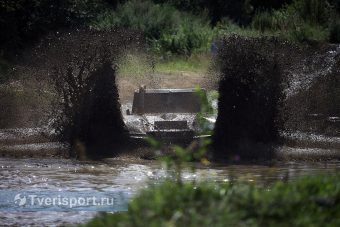 Испытание грязью: опубликован фоторепортаж с автомобильных соревнований «Гонка Титанов»