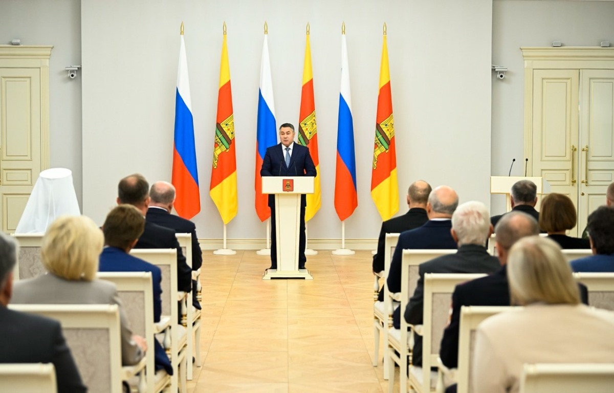 Игорь Руденя вручил государственную награду заслуженному тренеру из Твери