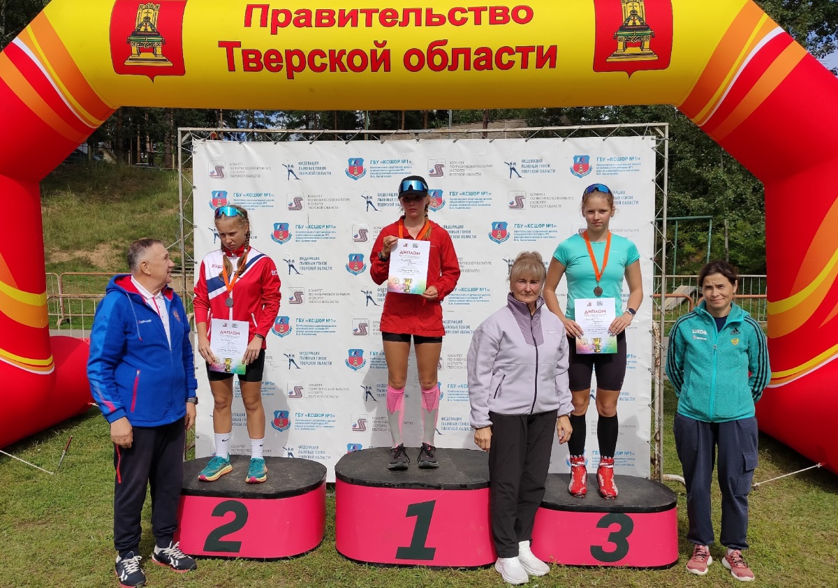 Брат и сестра завоевали четыре золота на областных соревнованиях по гонкам на лыжероллерах