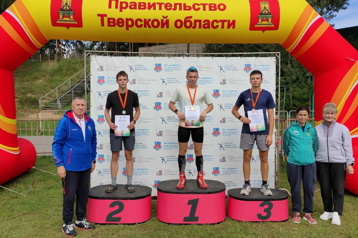 Брат и сестра завоевали четыре золота на областных соревнованиях по гонкам на лыжероллерах