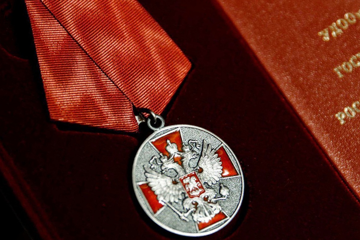 Игорь Руденя вручил государственную награду заслуженному тренеру из Твери