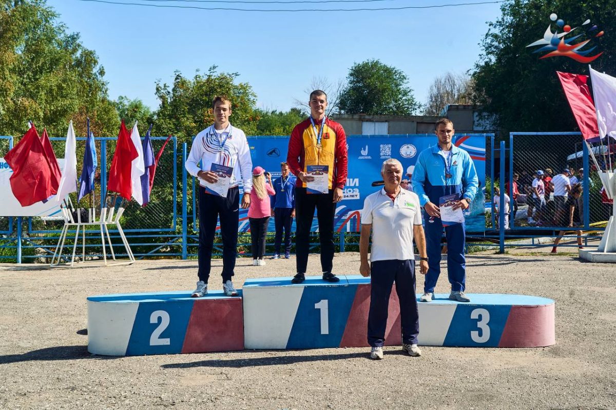 Тверские гребцы во второй день финалов завоевали в Энгельсе шесть медалей