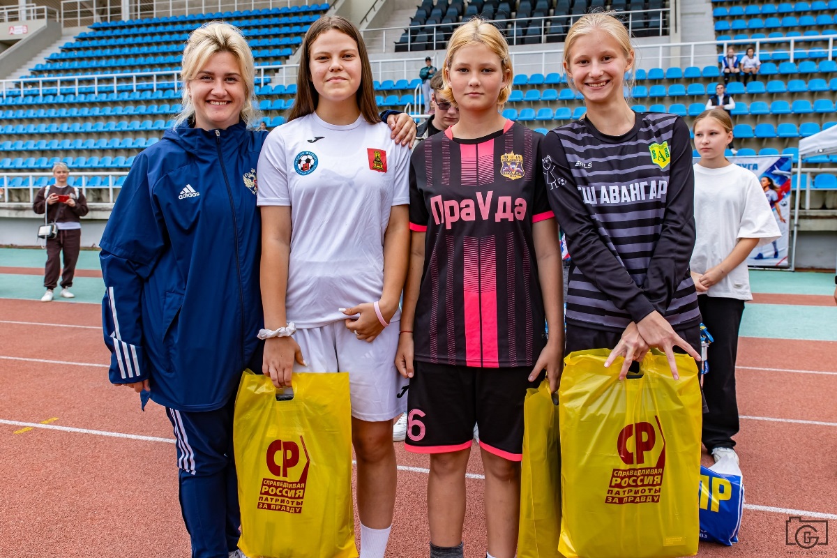 Юные футболистки Твери завоевали награды на межрегиональном турнире
