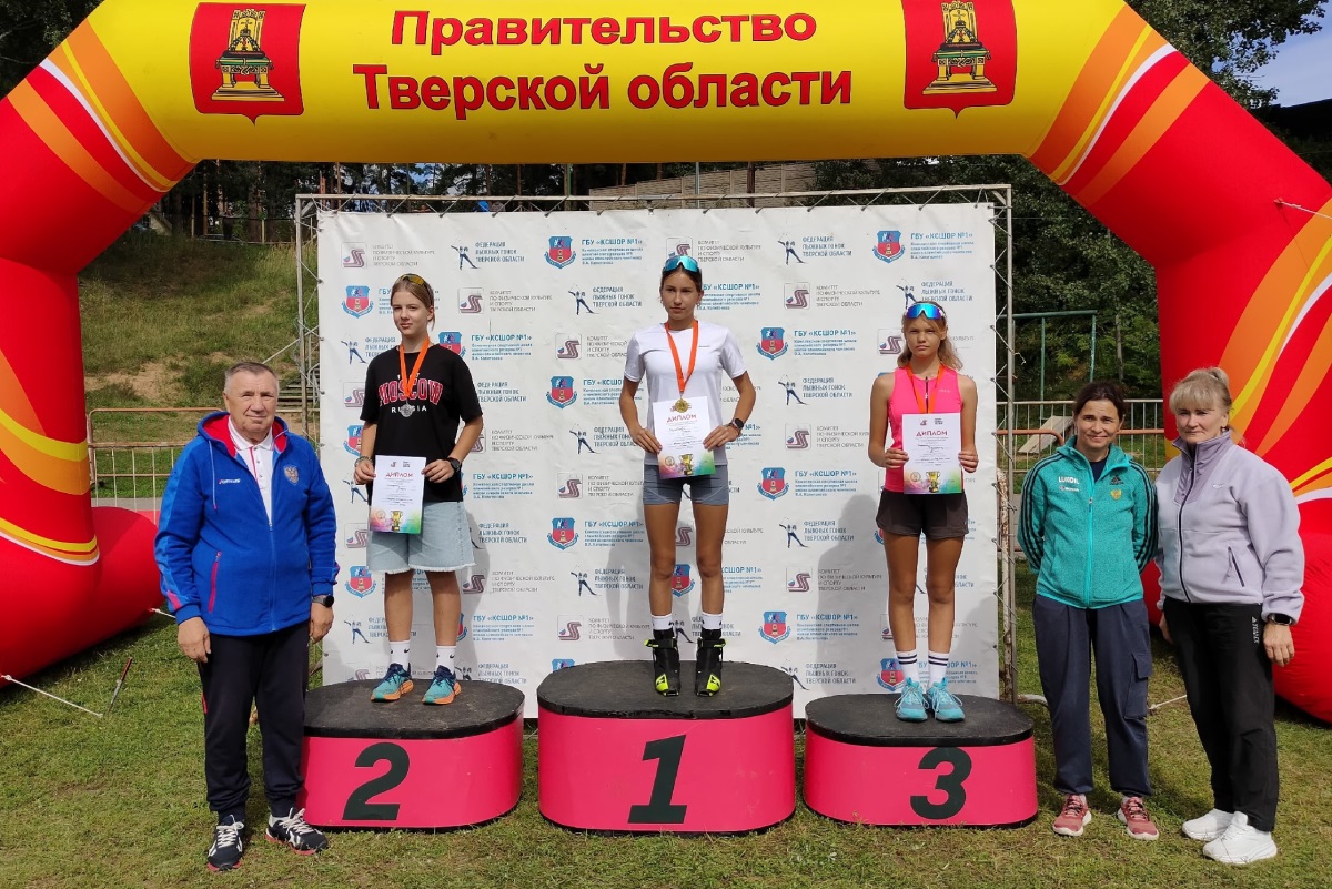 Брат и сестра завоевали четыре золота на областных соревнованиях по гонкам на лыжероллерах