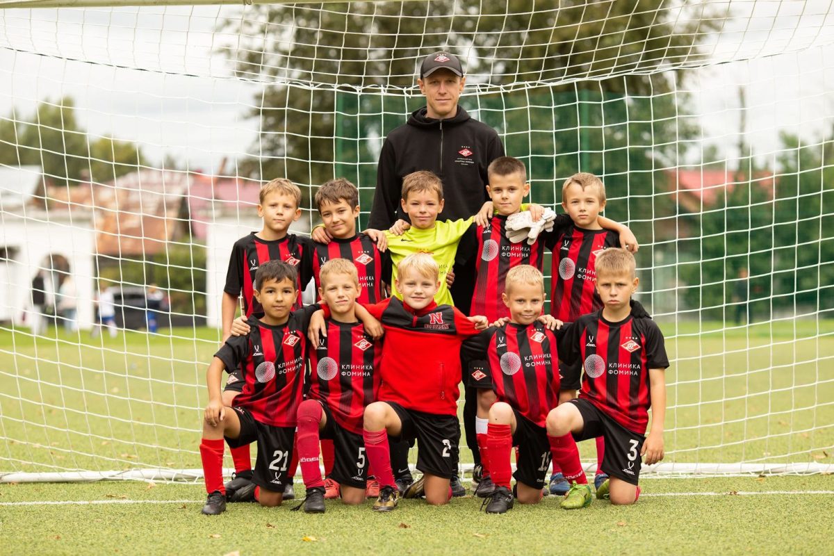 Юные футболисты Калининского округа впервые стали победителями первенства области