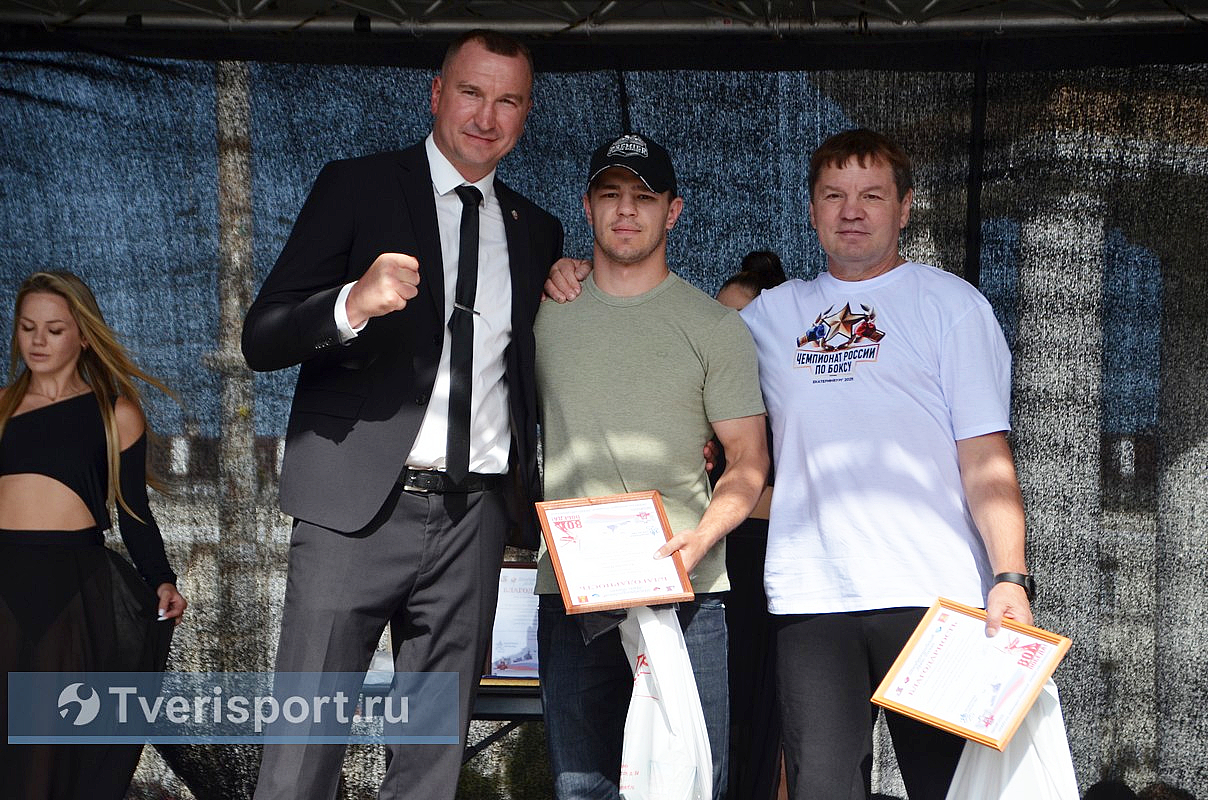 Мальчишки и девчонки, а также их родители, заняться боксом не хотите ли?