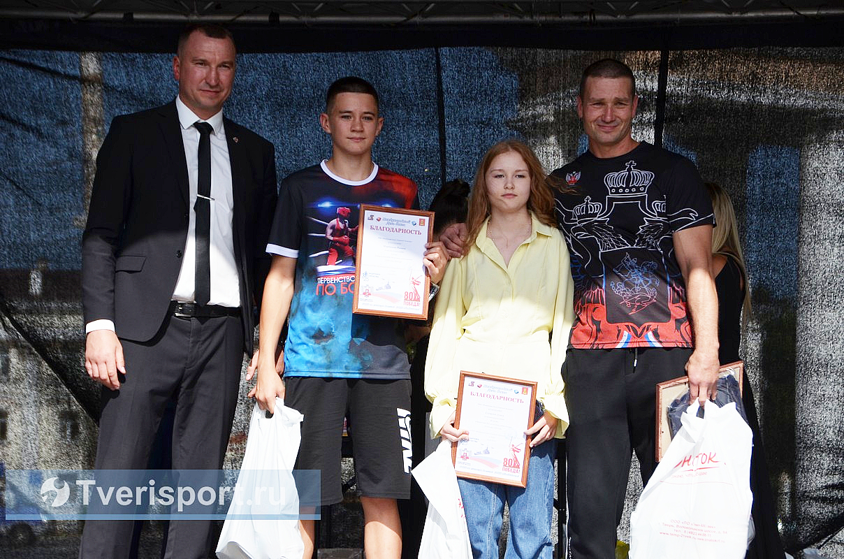 Мальчишки и девчонки, а также их родители, заняться боксом не хотите ли?