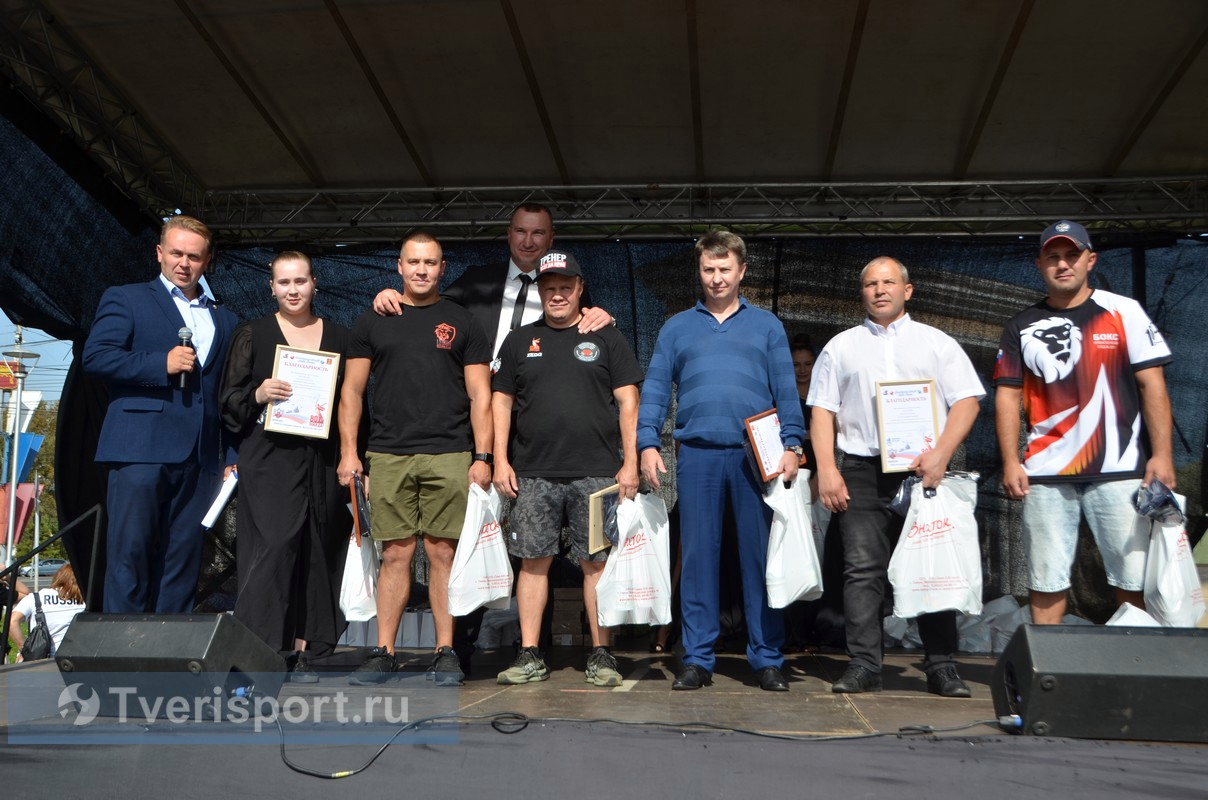 Мальчишки и девчонки, а также их родители, заняться боксом не хотите ли?