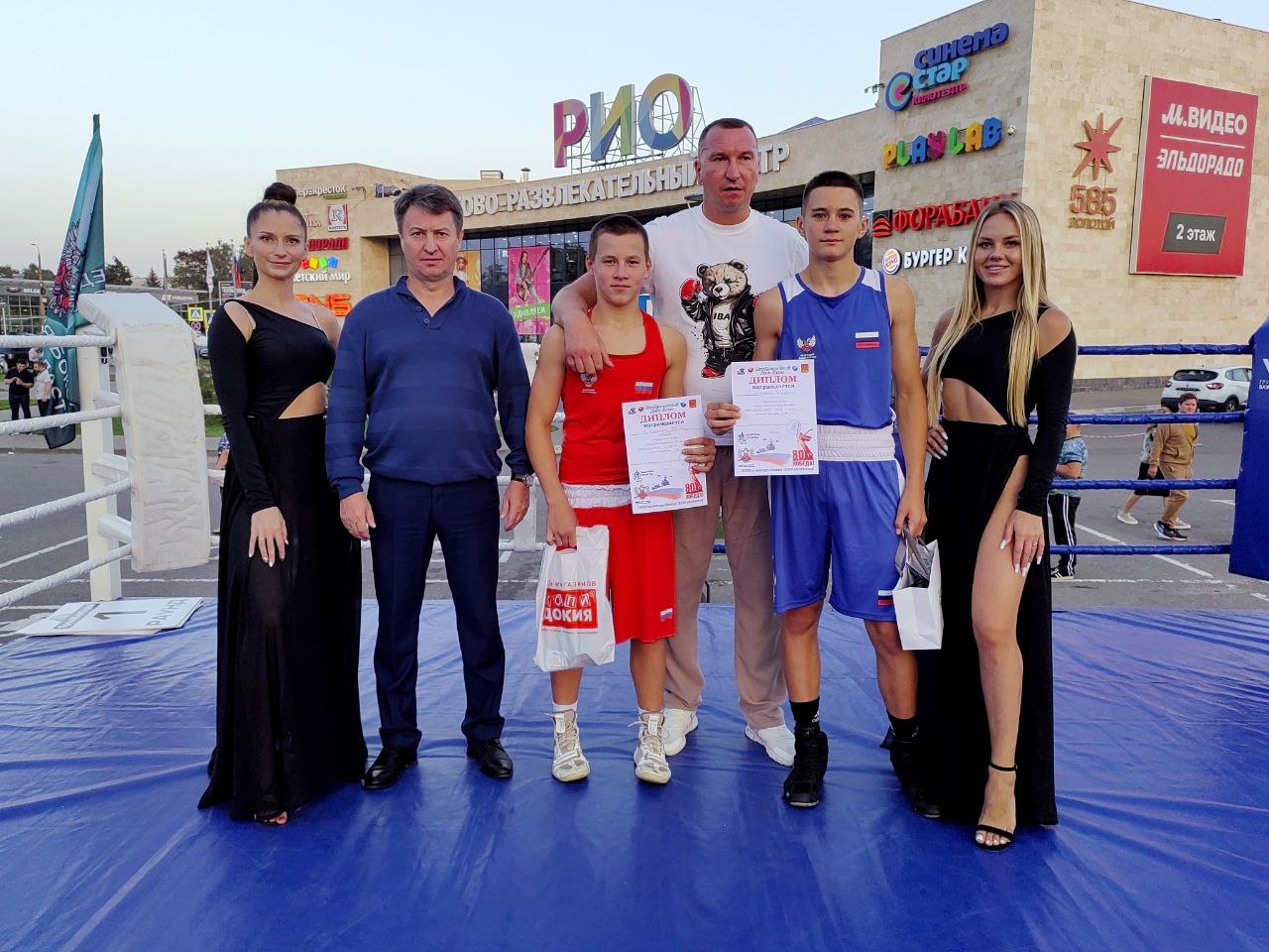 photo_5305707834329137702_y