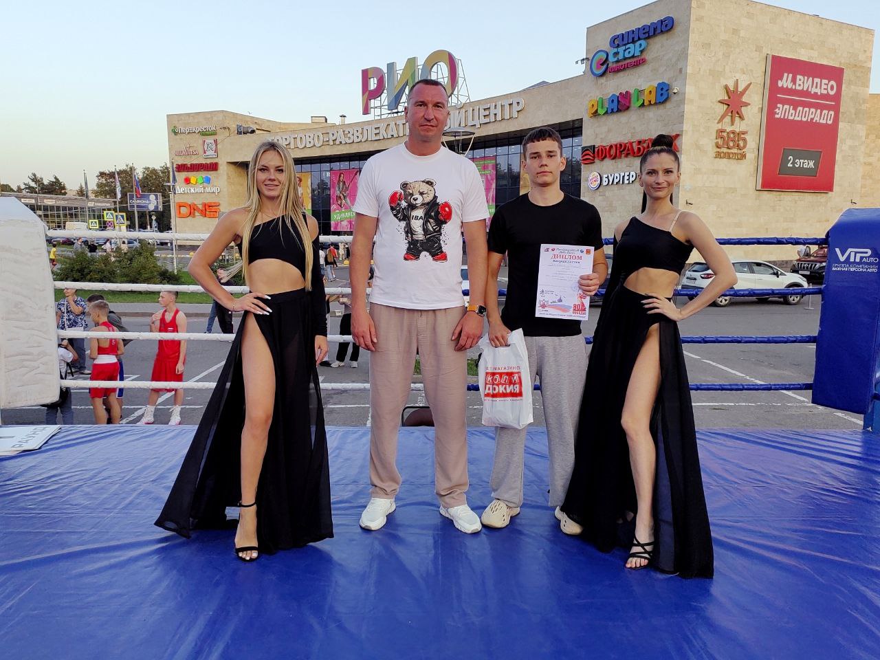 photo_5305707834329137705_y