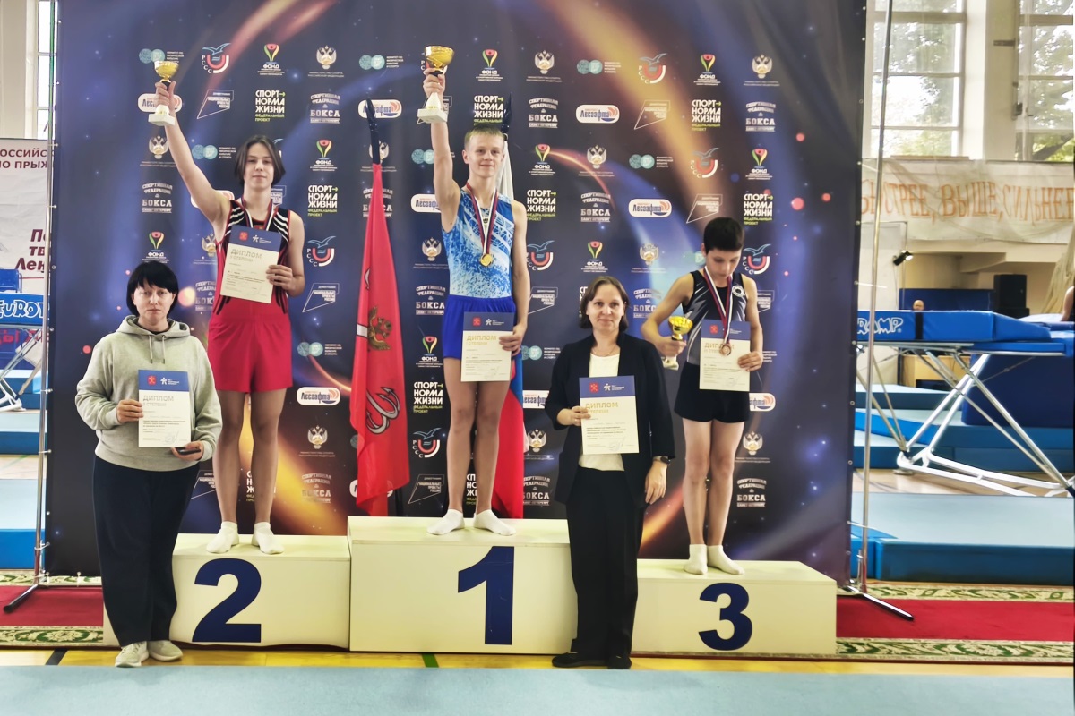 Тверские спортсмены завоевали 11 медалей на всероссийских соревнованиях по прыжкам на батуте