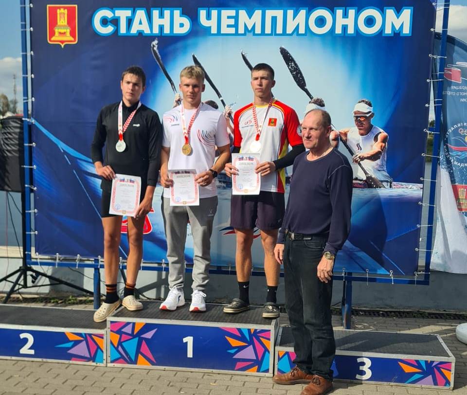 Школьница, юниор и ветеран стали трехкратными чемпионами Тверской области по гребле