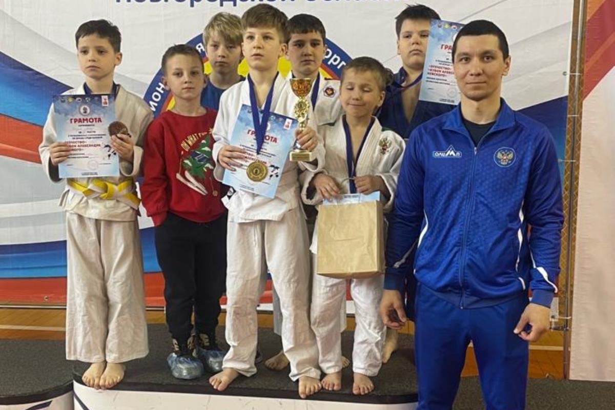 Открываем голосование за победителя конкурса сочинений «Спасибо, тренер!» среди авторов 2015 г.р. и младше
