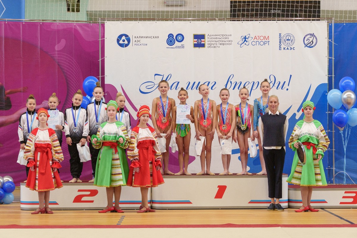 Вице-чемпионка Олимпийских игр наградила гимнасток в Тверской области