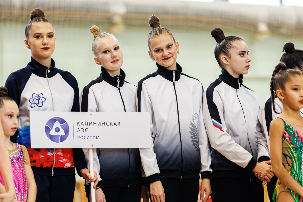 Вице-чемпионка Олимпийских игр наградила гимнасток в Тверской области