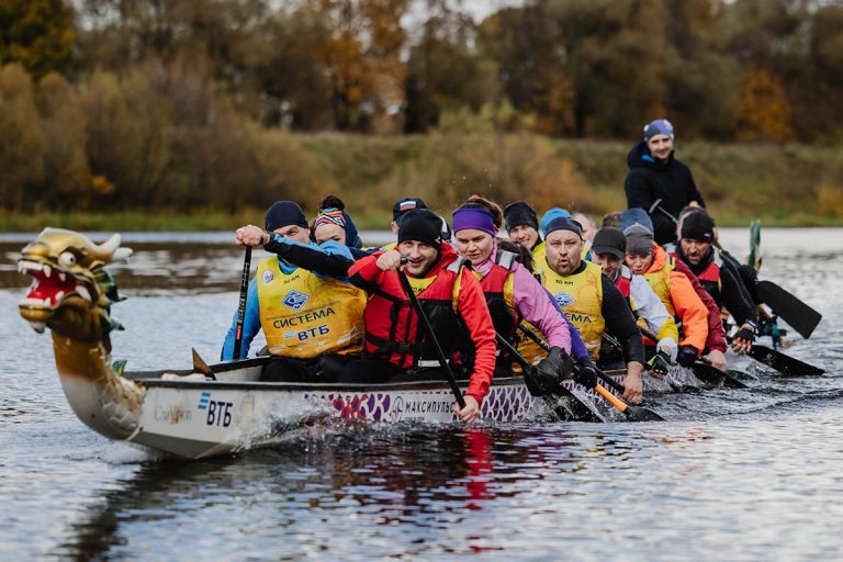 Тверские поклонники гребли закрыли сезон, пройдя под семью мостами