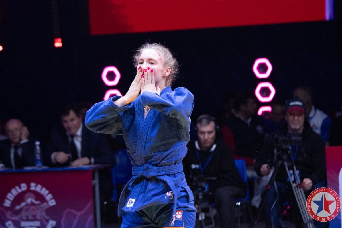 Победа со слезами на глазах! Самбистка из Твери защитила титул чемпионки мира