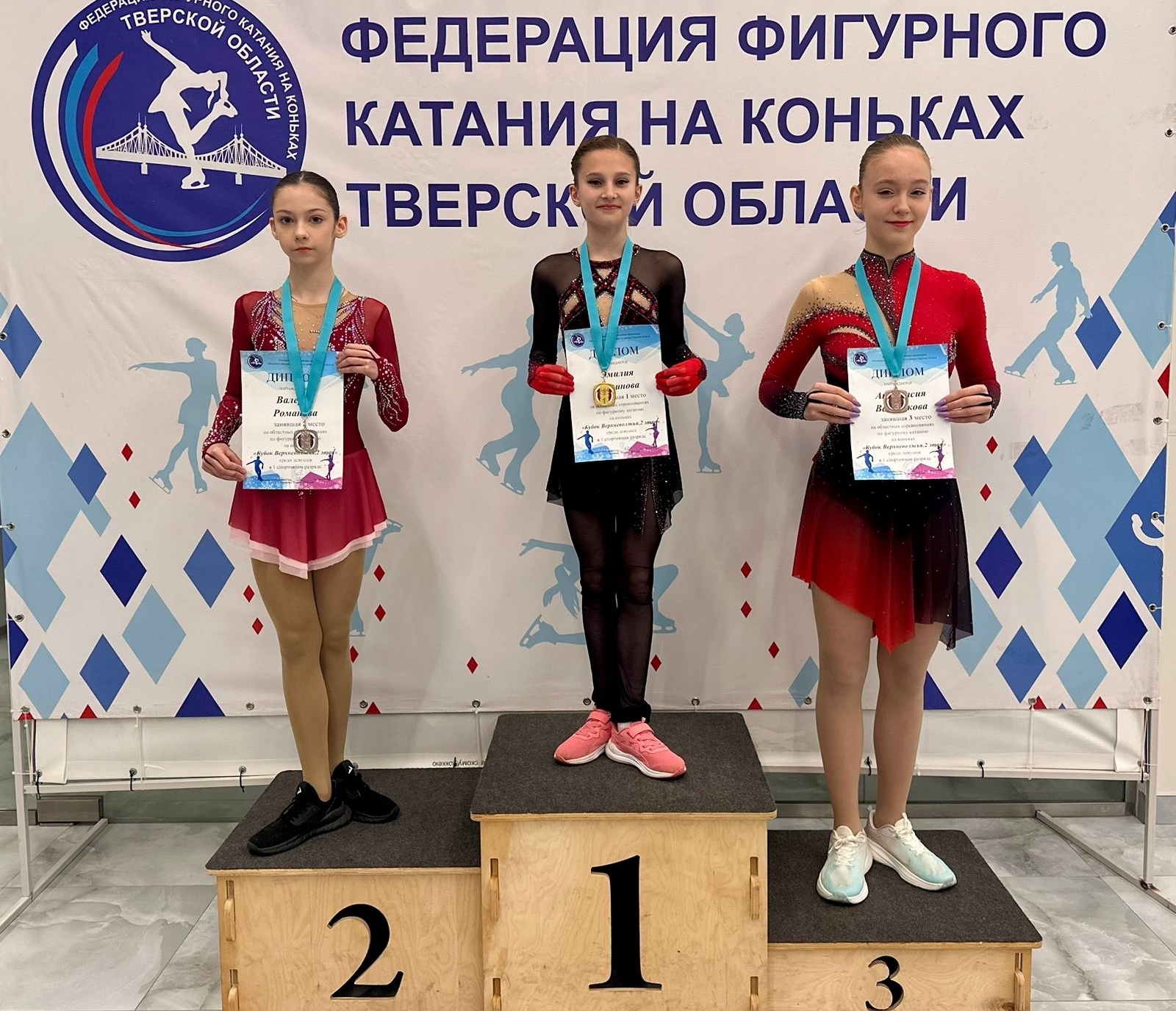 Теплый лед: в селе под Тверью впервые прошли соревнования фигуристов