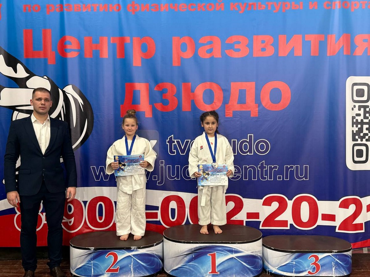 photo_5244994747867270990_y