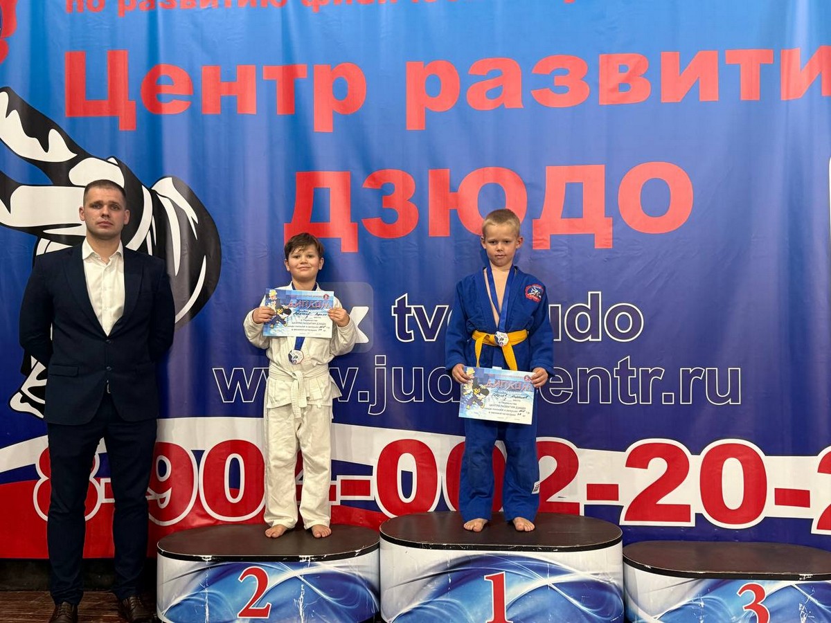 photo_5244994747867270991_y