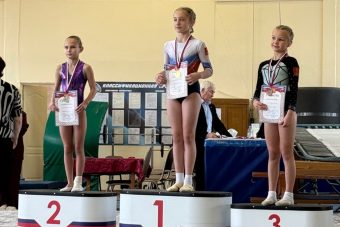 Спортсмены четырех городов покорили пьедестал областных соревнований по прыжкам на батуте