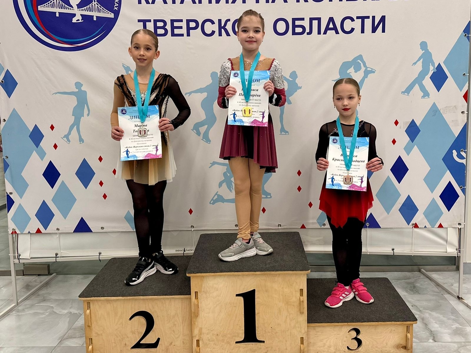 Теплый лед: в селе под Тверью впервые прошли соревнования фигуристов