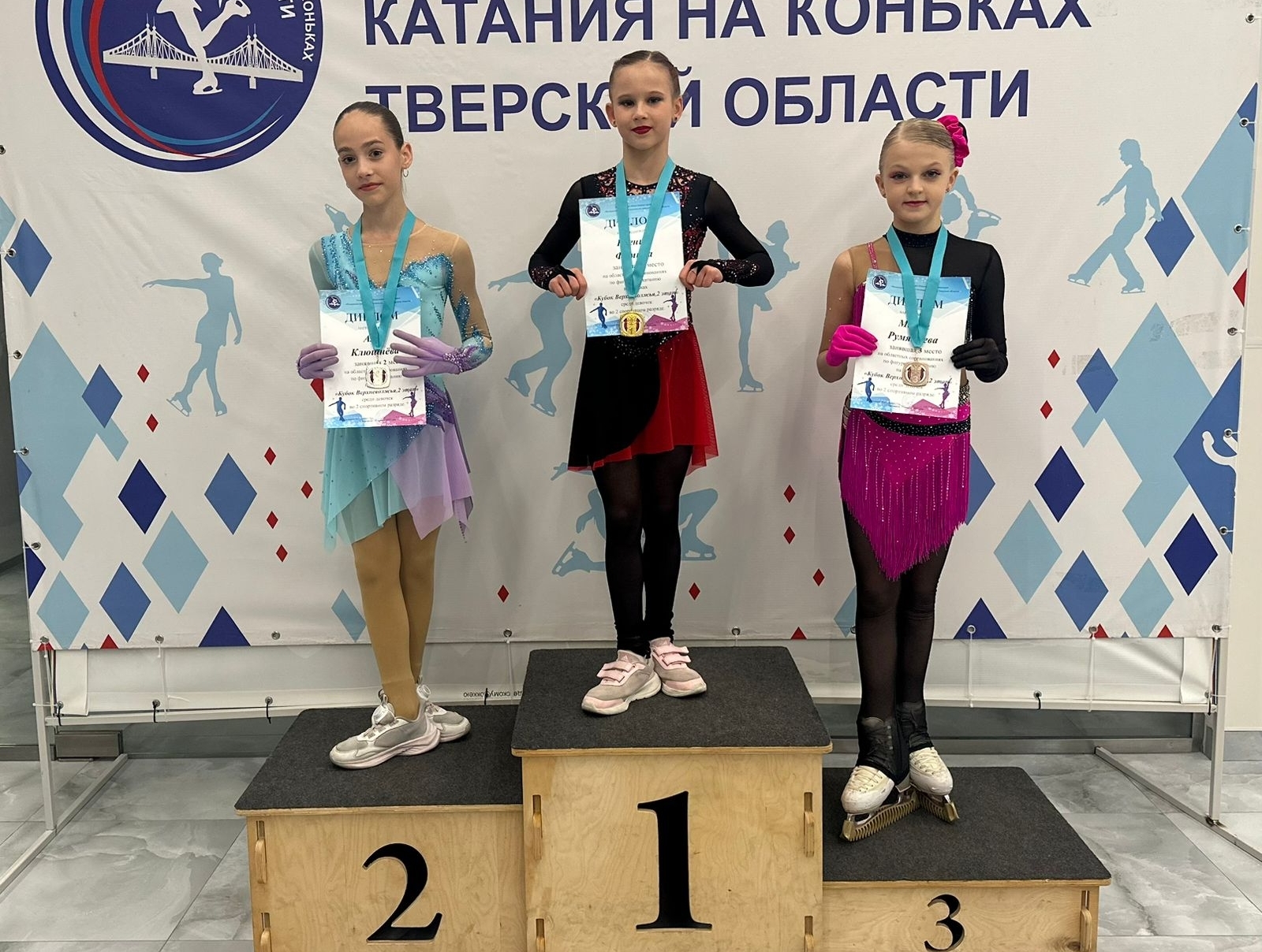 Теплый лед: в селе под Тверью впервые прошли соревнования фигуристов